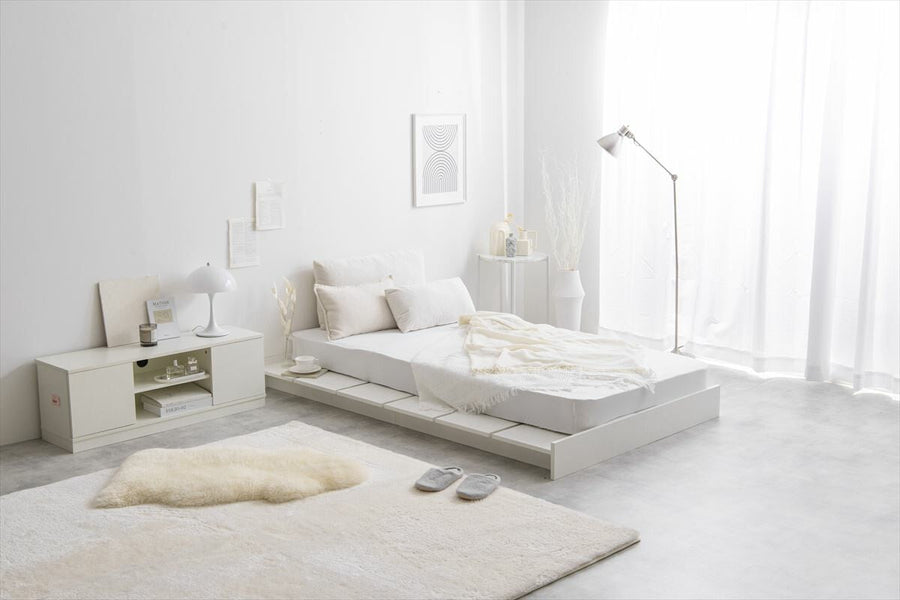 Scandinavian bonnell mattress with wide slatted semi-double low bed