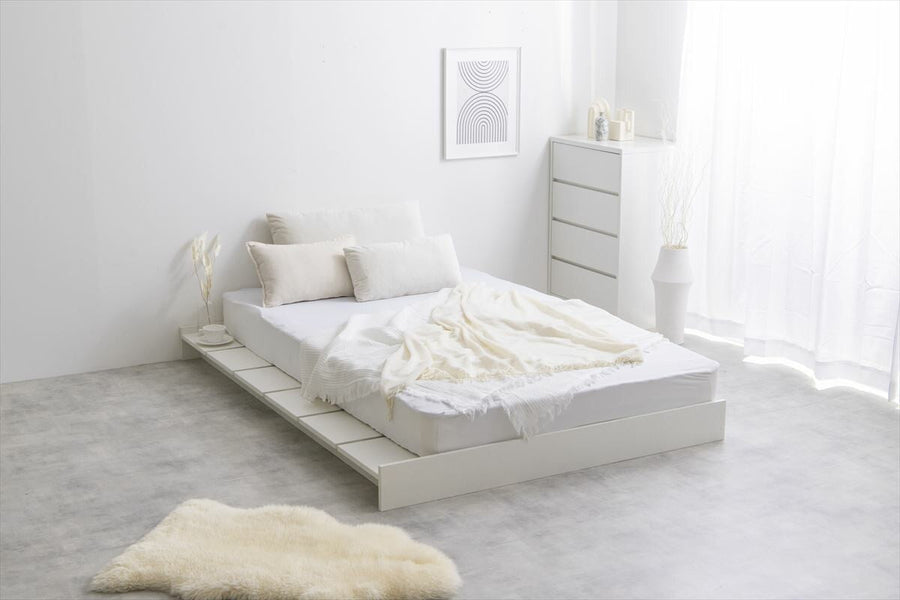 Scandinavian bonnell mattress with wide slatted semi-double low bed