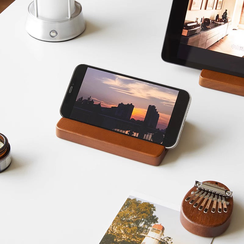 Boxwood Smartphone Stand