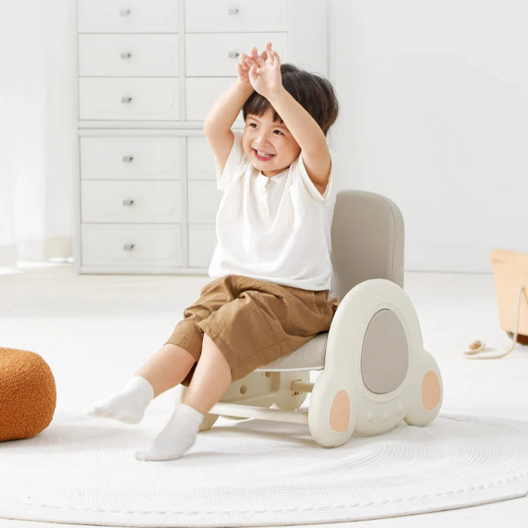 Rocket-shaped kids chair
