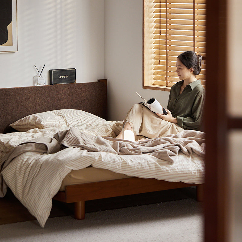 Boxwood cushioned flat edge bed
