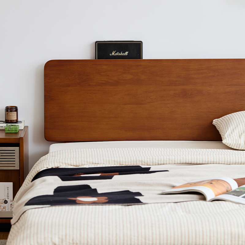 Boxwood simple retro wooden bed
