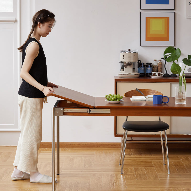 Extendable dining table