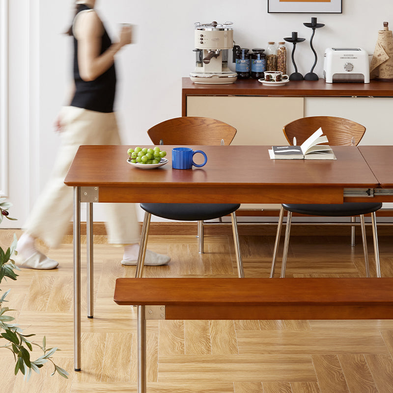 Extendable dining table