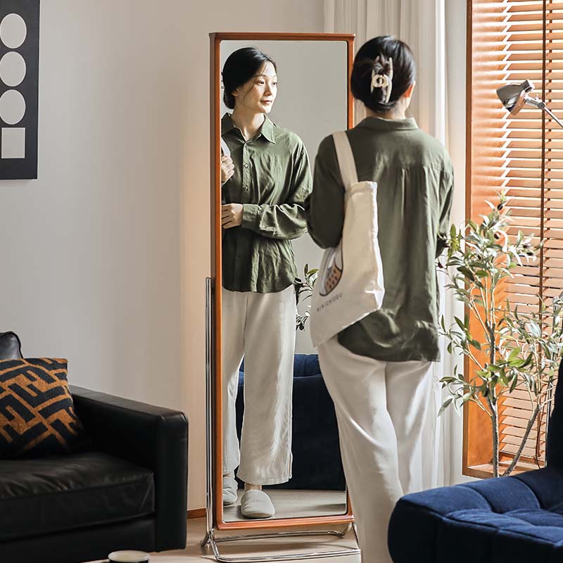 Boxwood stand mirror with storage function