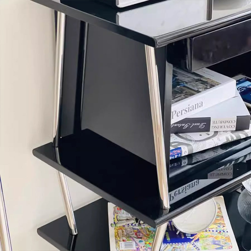 Monotone stainless steel shelf