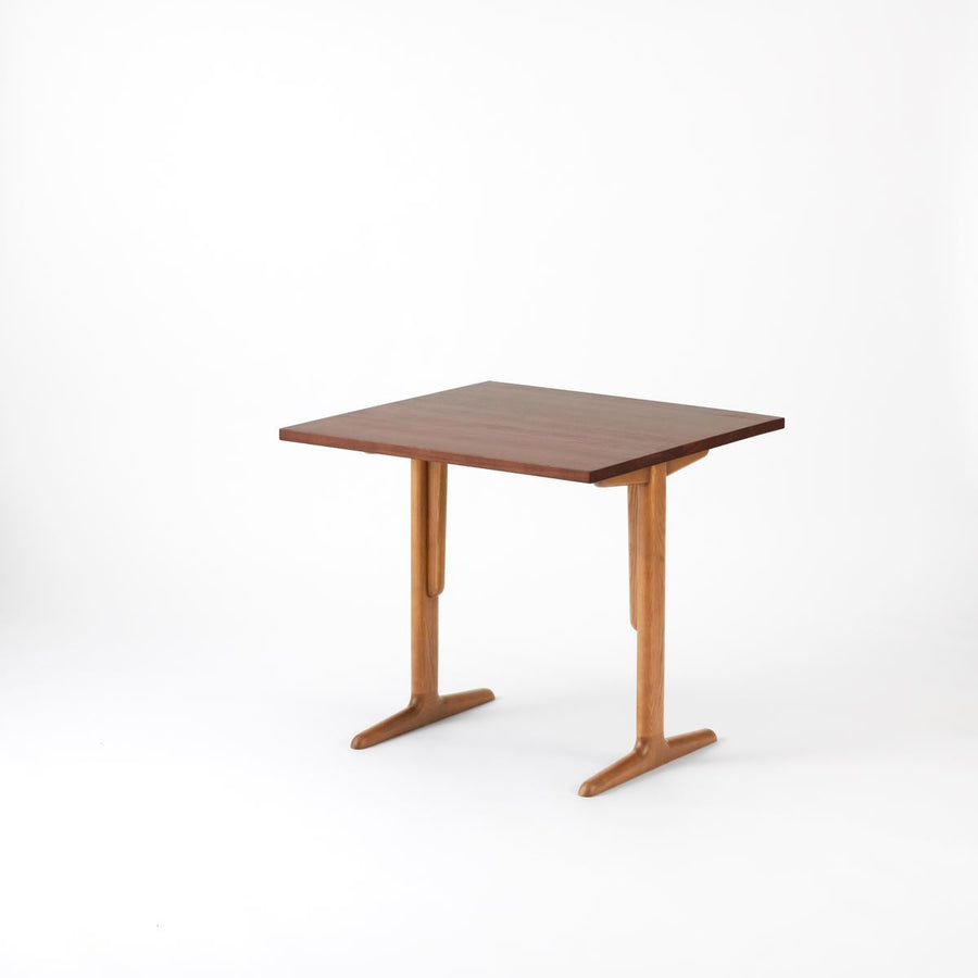 KUUM Table W800×D800 アッシュ無垢材ブラウン 木脚 T
