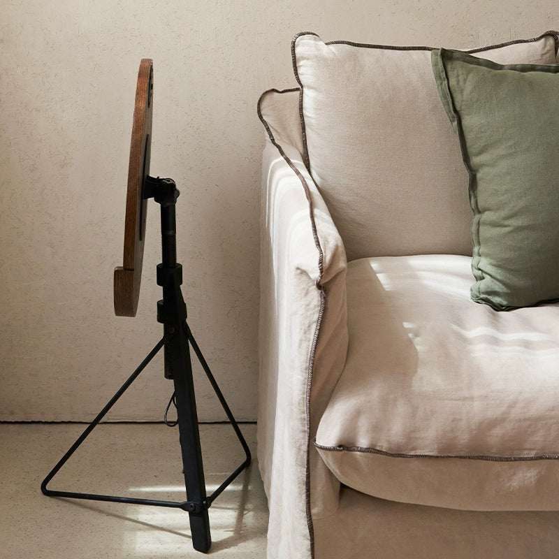 Adjustable angle round table