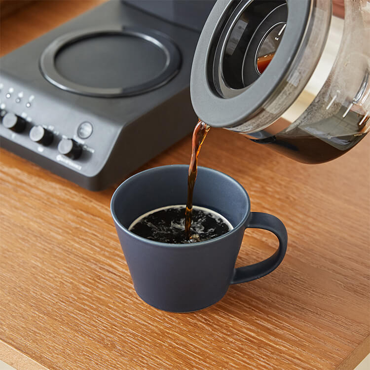 Coffee maker, drip type, fully automatic with mill, low speed grinder type, for 1 to 3 cups