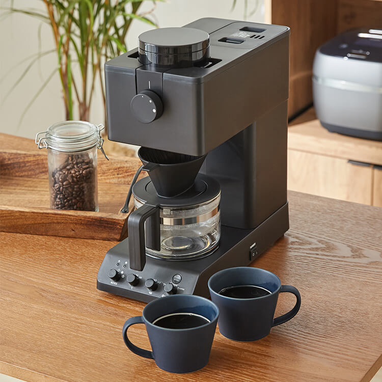 Coffee maker, drip type, fully automatic with mill, low speed grinder type, for 1 to 3 cups