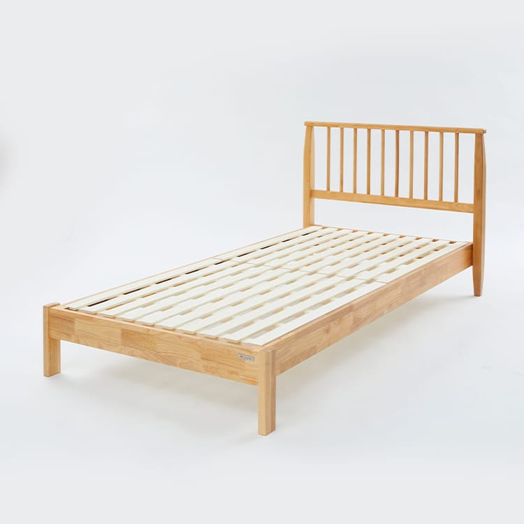 Slatted bed with headboard made of solid wood [S]