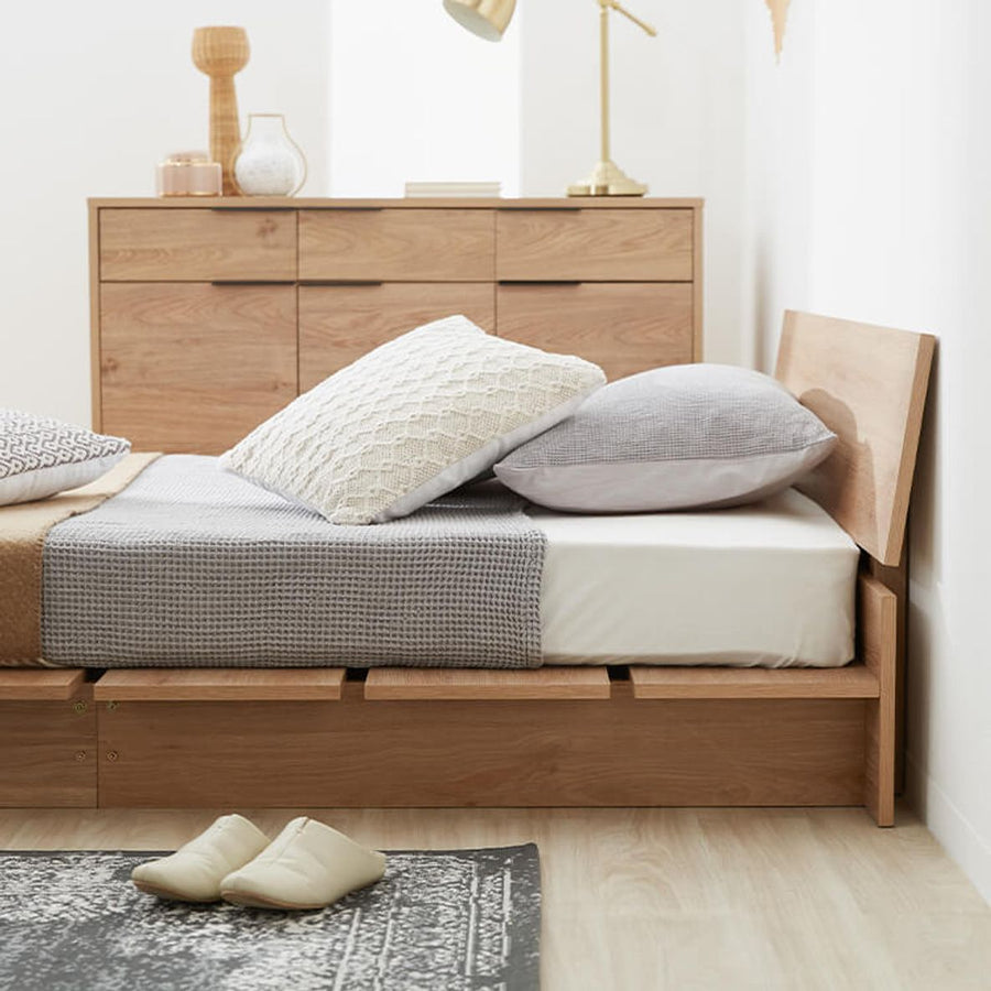 Bed frame, low-type slatted bed, wood grain [SD]