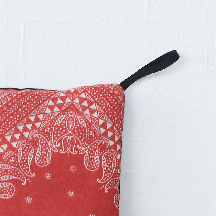 Trivet Mittens Paisley
