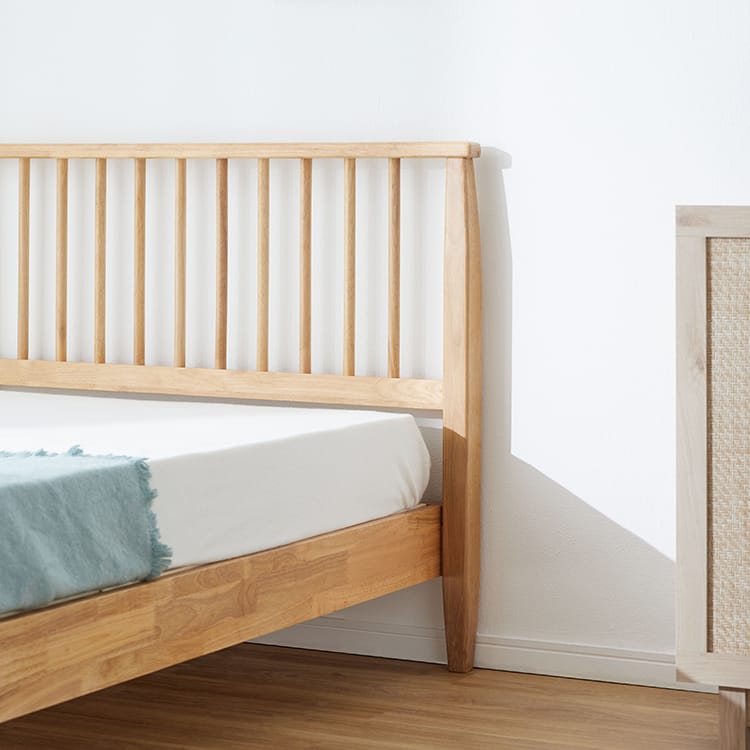 Slatted bed with headboard made of solid wood [S]