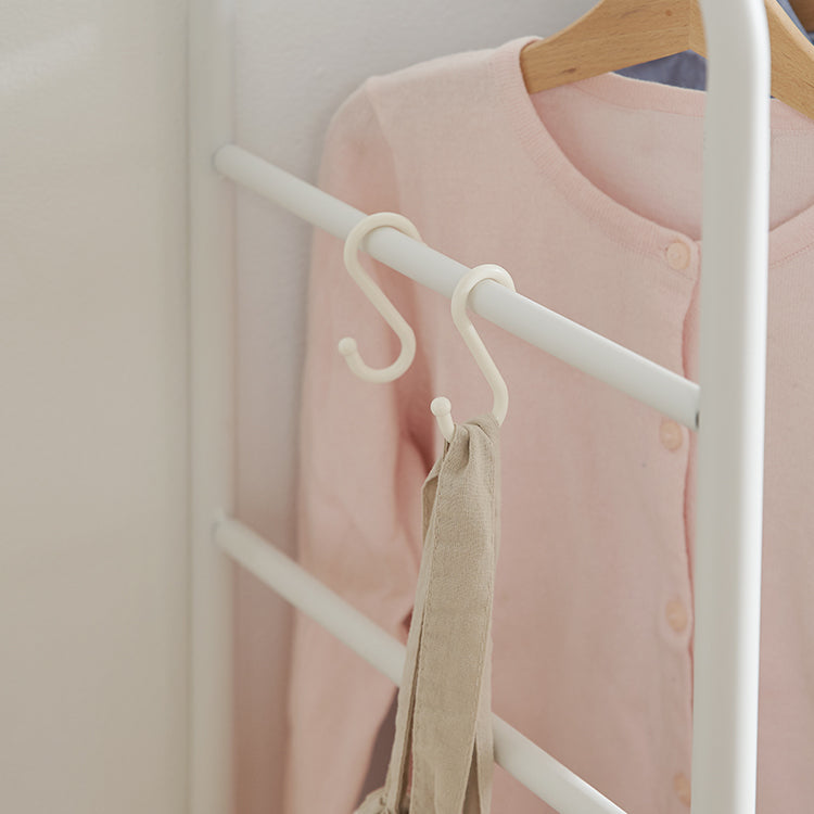 A simple design backpack rack