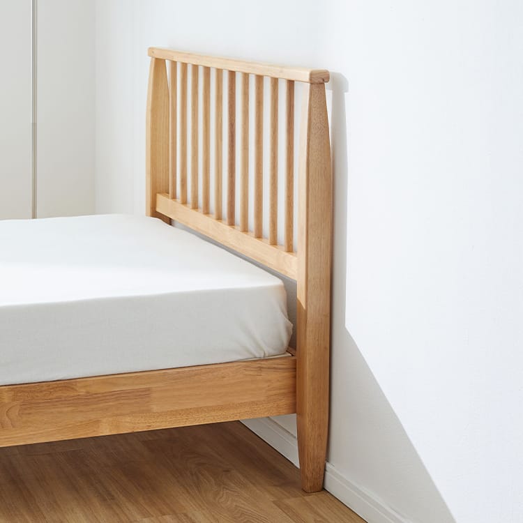 Slatted bed with headboard made of solid wood [S]