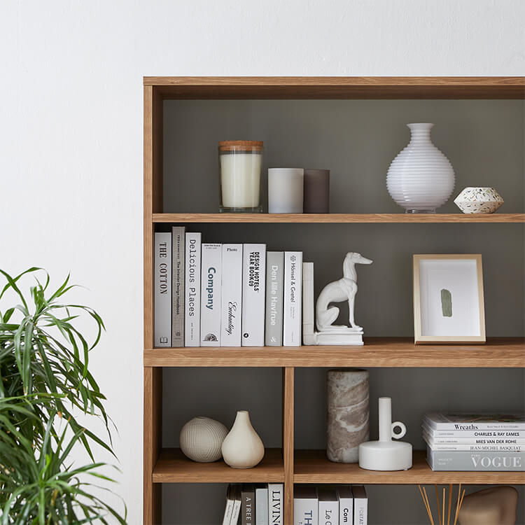 木目調がおしゃれな本棚