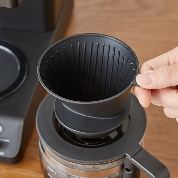 Coffee maker, drip type, fully automatic with mill, low speed grinder type, for 1 to 3 cups
