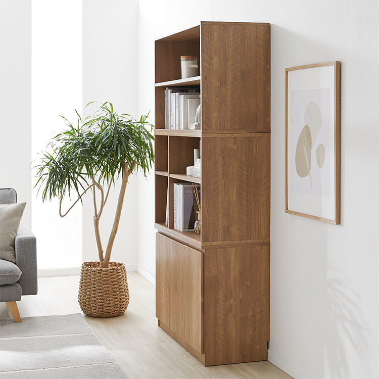 木目調がおしゃれな本棚