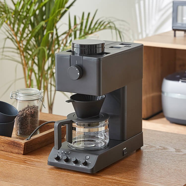 Coffee maker, drip type, fully automatic with mill, low speed grinder type, for 1 to 3 cups