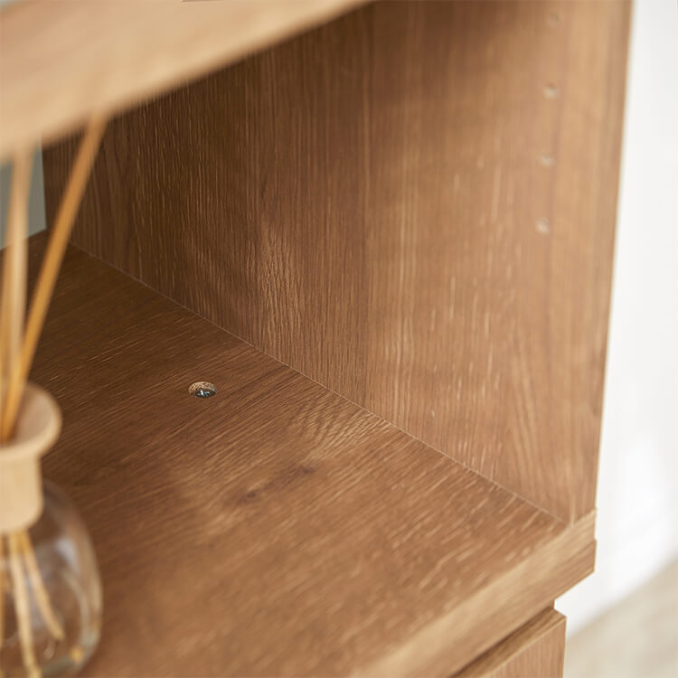 木目調がおしゃれな本棚