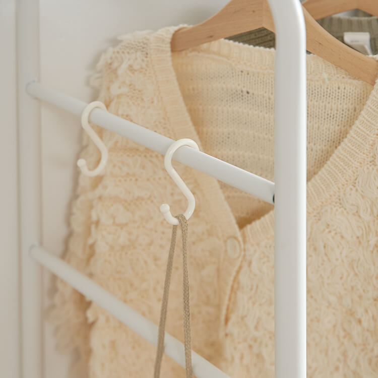 A simple design backpack rack