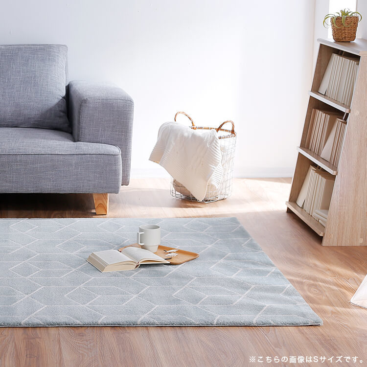 Medium size square rug, Wilton weave, thick, made in Belgium
