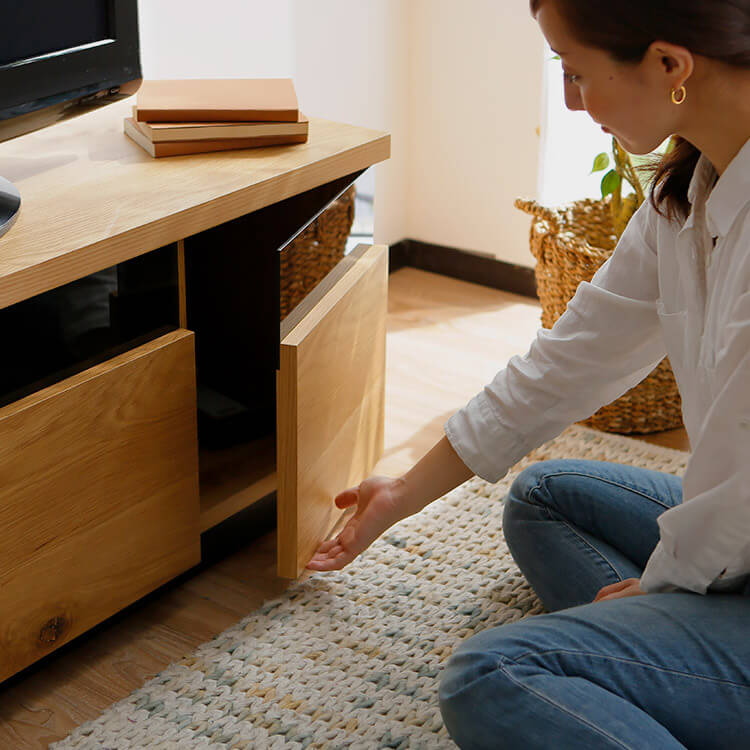 TV stand Made in Japan Low TV stand Compatible with 50V TVs Finished product Made of knotty veneer and moisture-regulating material